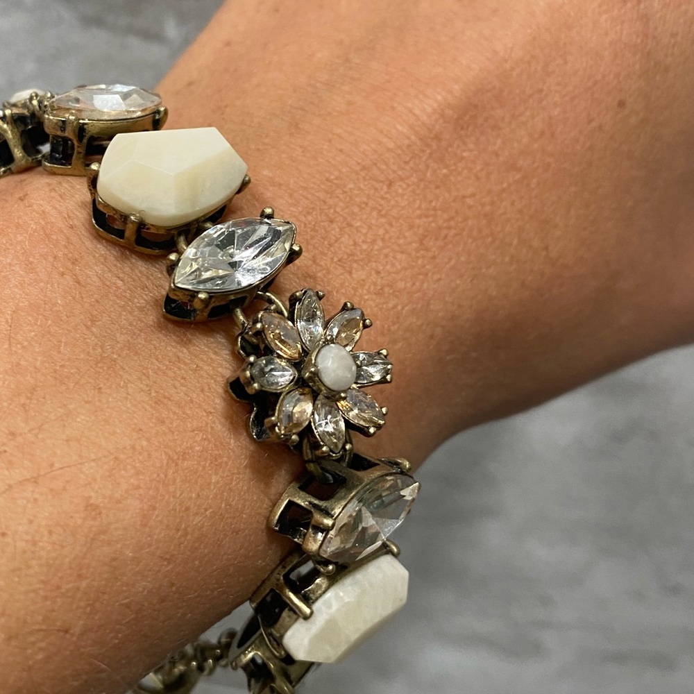 Chloe & Isabel Gardenia Bracelet - Picture 4 of 8